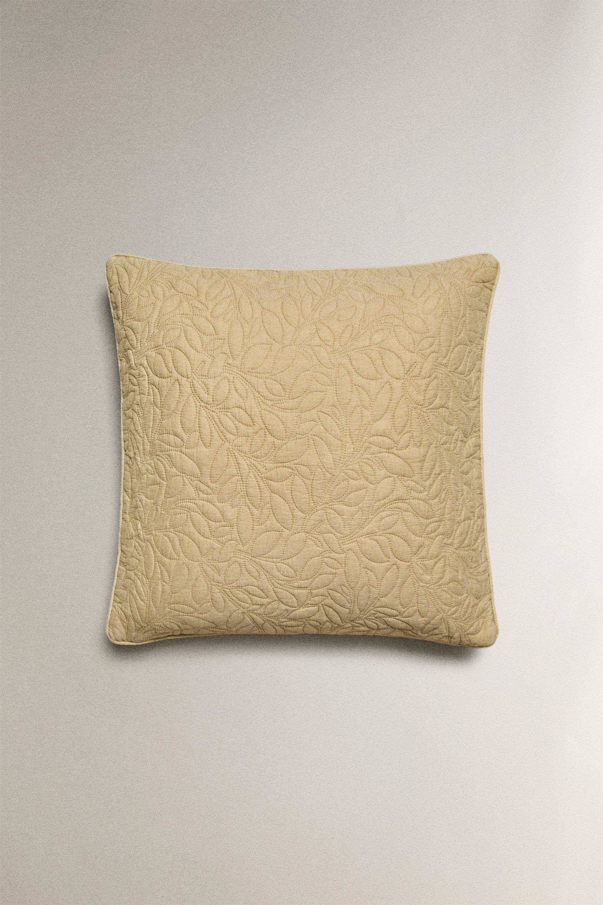 MICROFIBER PILLOW SHAM FOR QUILT WITH A LEAF DESIGN